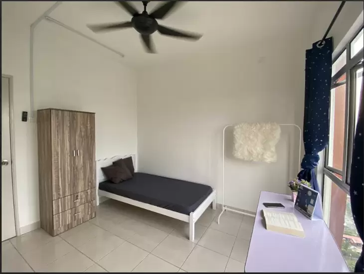 Medium Room for rent in Sentul